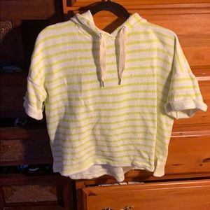 Short sweatshirt sweater